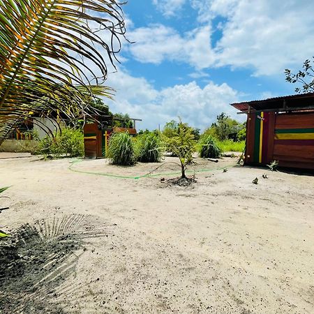 Land Of Promise - Reggae Bar & Eco Village Zanderij Zewnętrze zdjęcie
