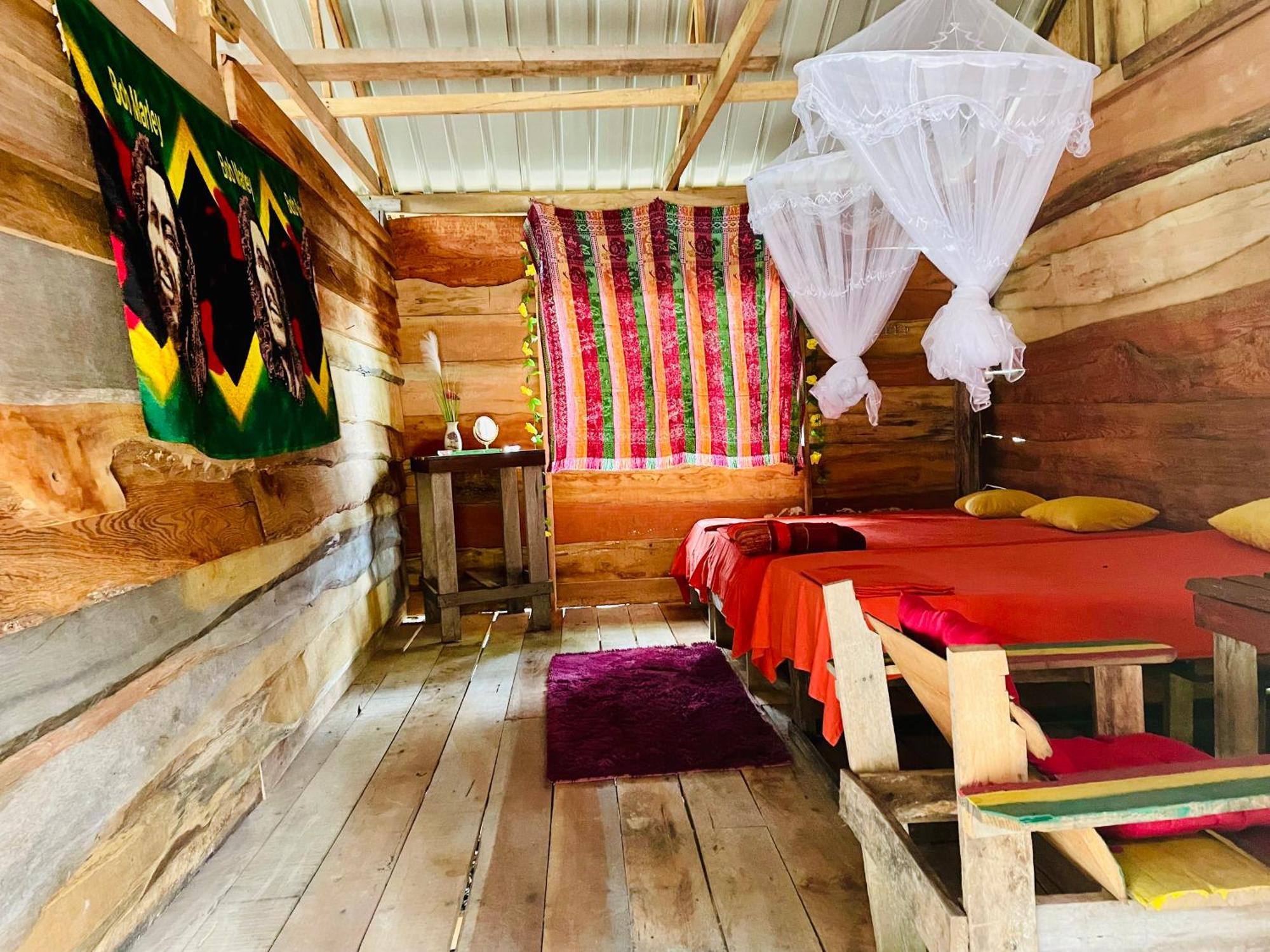 Land Of Promise - Reggae Bar & Eco Village Zanderij Zewnętrze zdjęcie