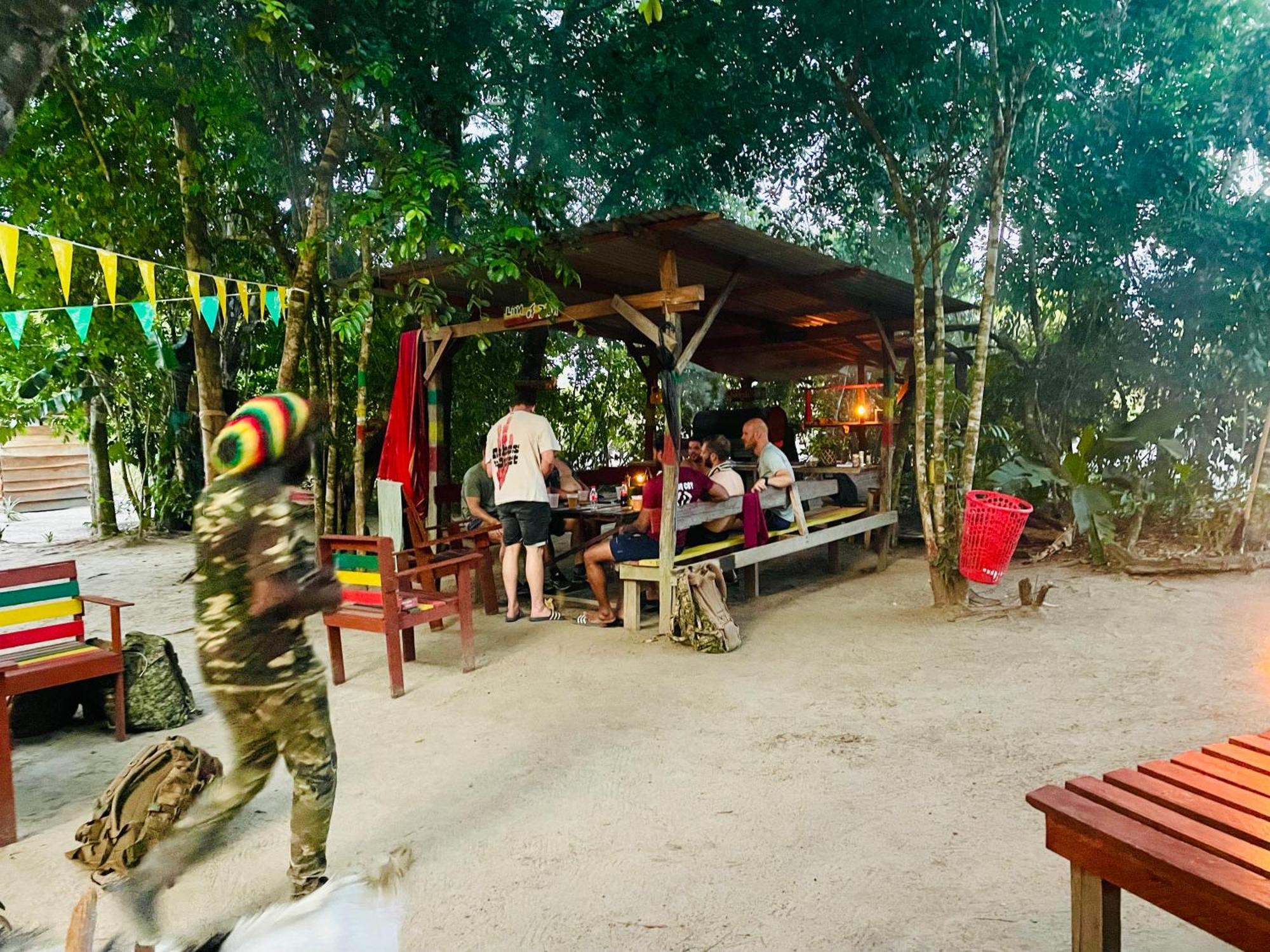 Land Of Promise - Reggae Bar & Eco Village Zanderij Zewnętrze zdjęcie